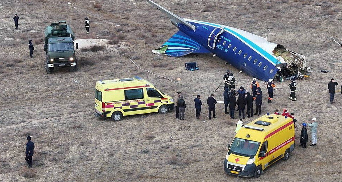 Confirman cifra de 38 muertos tras tragedia aérea en Kazajistán