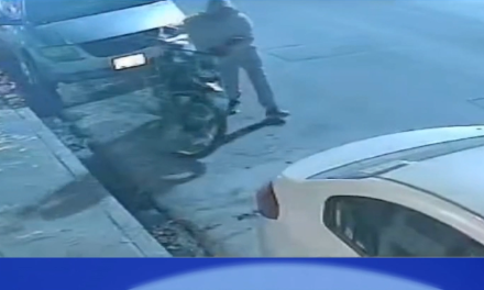 Saltillo: Malandros se llevan su moto, cámaras captaron el momento