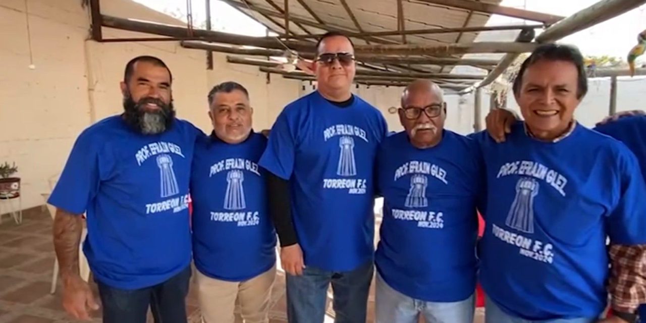 Rinden homenaje al profesor Efraín González en Torreón