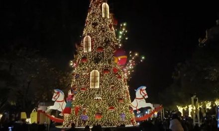 Se enciende en Parras de la Fuente Villa Magia Coahuila