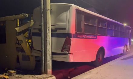 Se le bota la velocidad y causa accidente en Saltillo