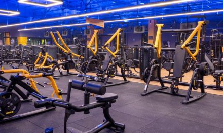 Graban desnudo a hombre en el gimnasio Smart Fit de Xalapa