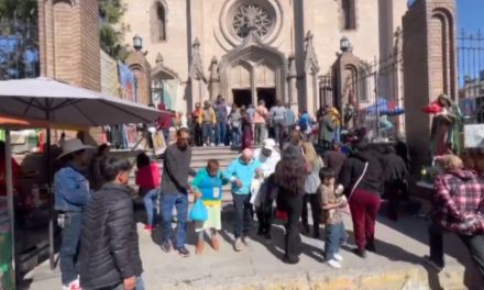 Veneran y agradecen a la virgen de Guadalupe