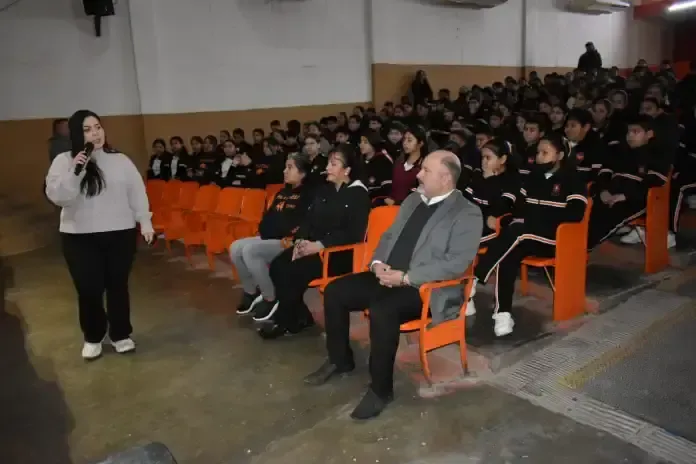Realizan conferencia ‘Si Te Drogas, Te Dañas’ en Sabinas