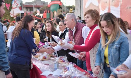 Disfrutan 15 mil personas de Megarosca de Reyes