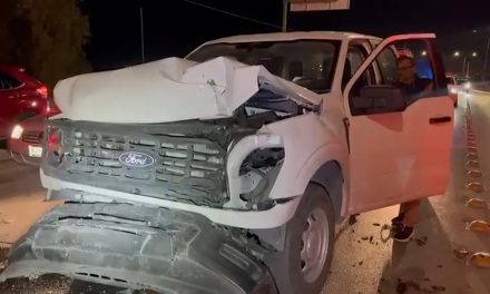 Saltillo: Coreana no frena y ocasiona accidente en Colosio; deja a una mujer lesionada y daños materiales