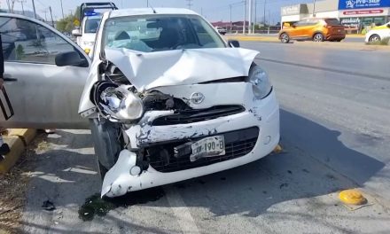 Accidente vehicular en el periférico dejó solamente daños materiales