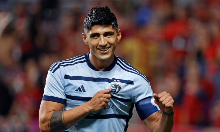 Chivas cerca de cerrar el regreso de Alan Pulido para el Clausura 2025