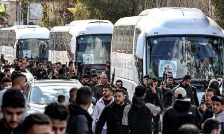Hamás libera a cuatro soldados israelíes a cambio de 200 prisioneros