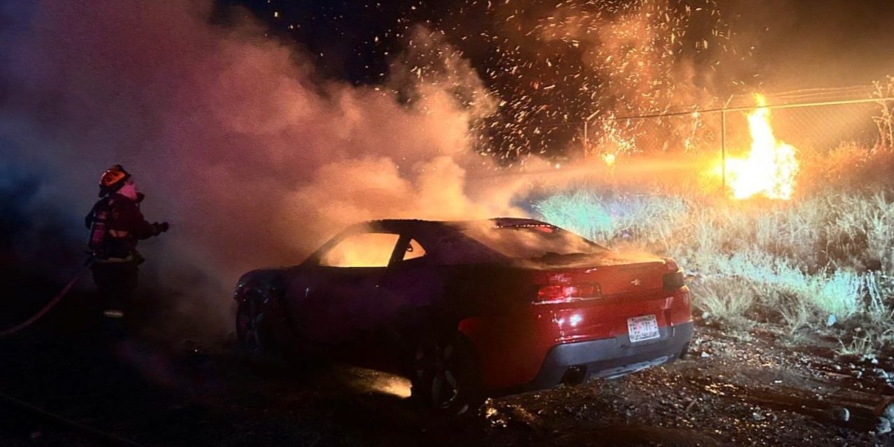 Arde auto deportivo al sur de Saltillo