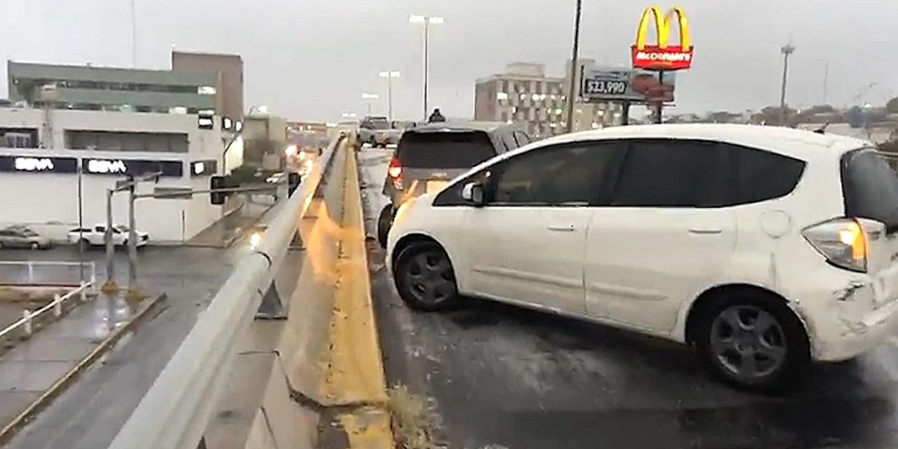 Carambola de 16 vehículos en puente de Monclova
