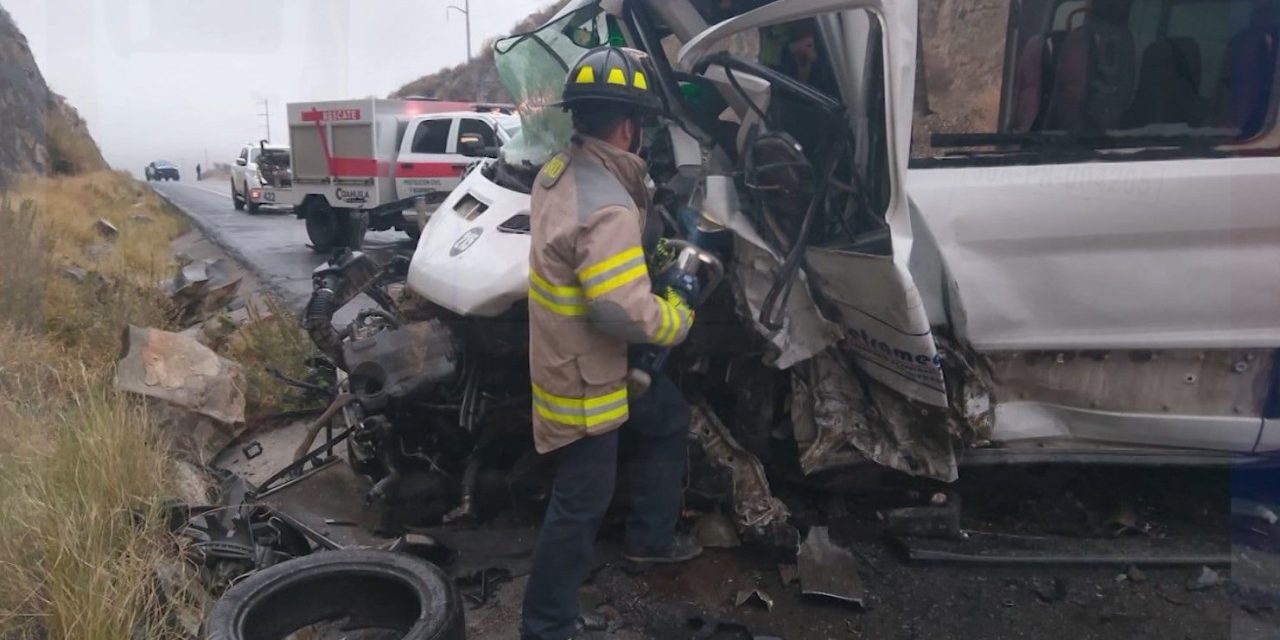 Choque frontal en carretera a Monclova deja varias personas lesionadas
