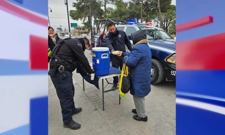 Policías de Ramos llevan café y pan a hospitales como parte de la proximidad social
