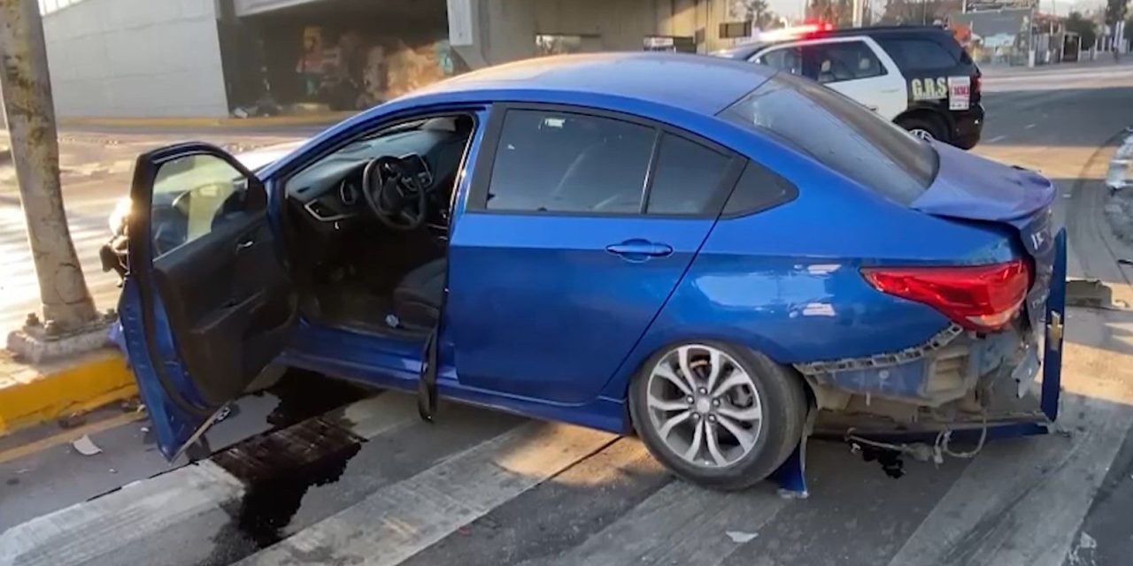 Conductor ebrio causa choque y huye del lugar en Saltillo