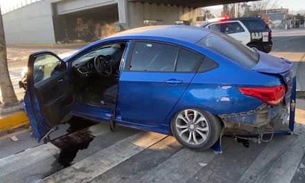 Conductor ebrio causa choque y huye del lugar en Saltillo