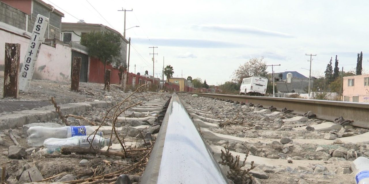 El paso del tren es un martirio para colonos del sur de Saltillo