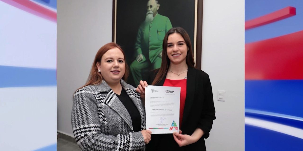 Entrega alcaldesa de Arteaga nombramientos
