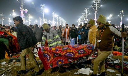 Tragedia en el festival hindú Kumbh Mela: Más de 30 muertos en estampida