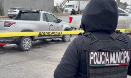 Fallece hombre dentro de un vehículo en Ramos Arizpe