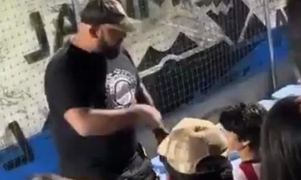 Fanático del Tampico Madero corre de la tribuna a niño que traía la playera de Chivas… fue vetado por el equipo
