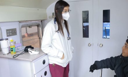 Llega camión de la Salud al sur de Saltillo