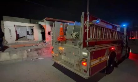 Malhechores prenden fuego a casa abandonada en la colonia Anáhuac