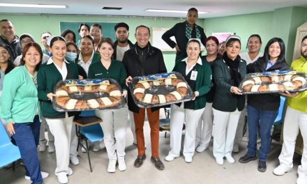 Entrega Emilio de Hoyos Roscas en hospitales de Acuña