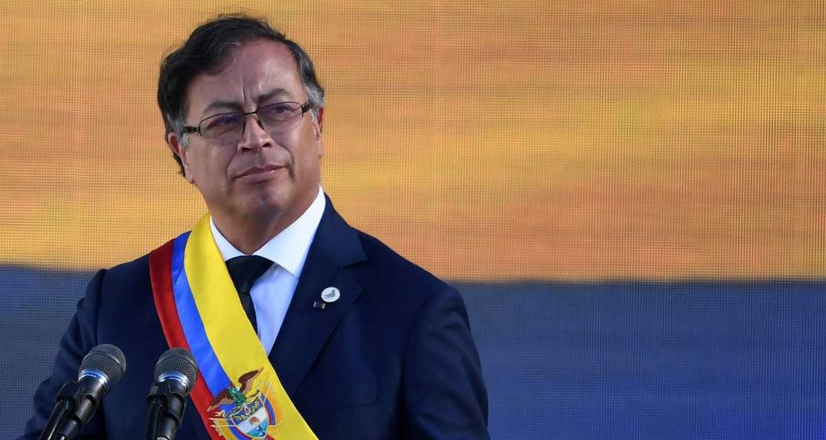 Gustavo Petro revela presencia de más de 15,000 estadounidenses irregulares en Colombia y cuestiona trato de EE. UU. a migrantes