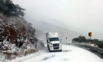 Cierran carreteras en el noroeste de Chihuahua debido a la caída de nieve
