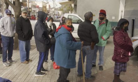 Sin consideraciones con adultos mayores que van a cobrar la Pensión del Bienestar en Saltillo