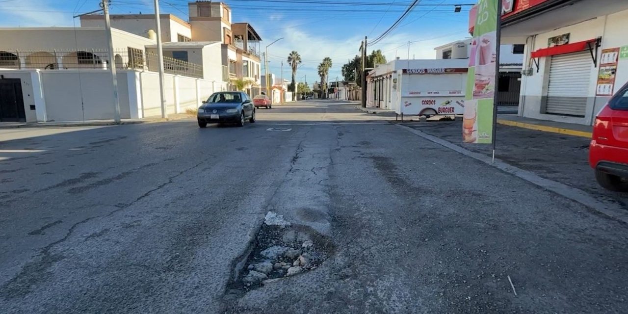 Temen vecinos por sus vehículos vecinos del sur de Saltillo… baches tienen cinco meses