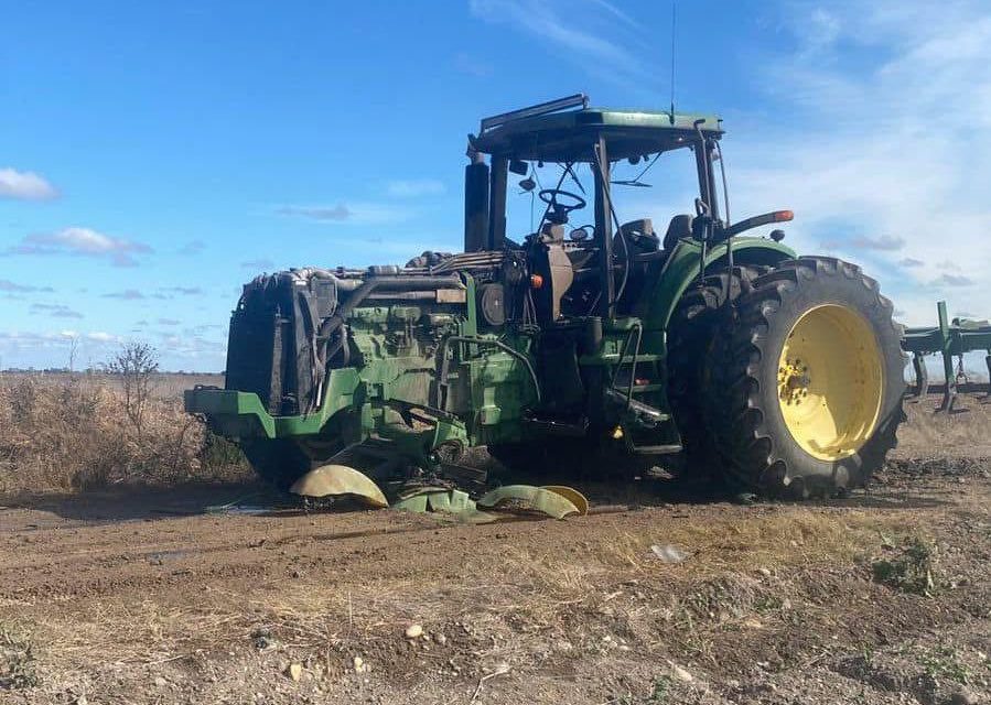 Explosivo detona bajo un tractor en Tamaulipas; agricultor resulta ileso