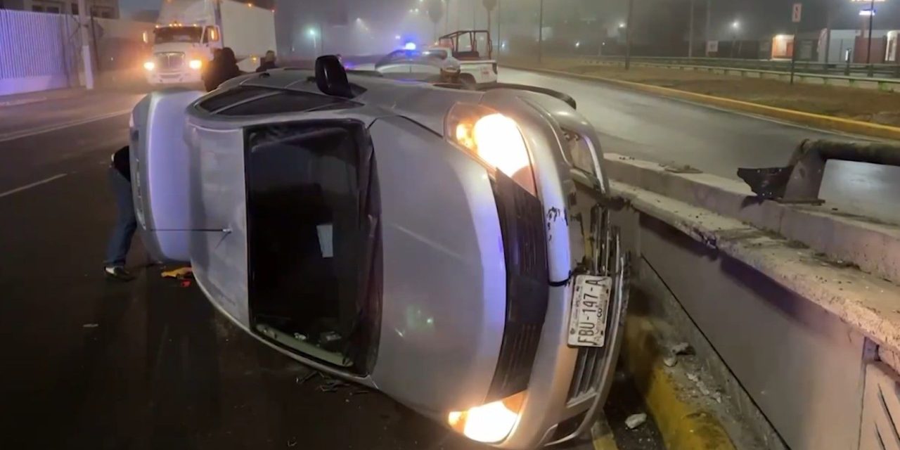 Saltillo: Hombre terminó volcado en V. Carranza por la densa neblina