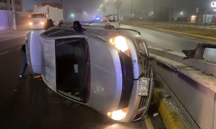 Saltillo: Hombre terminó volcado en V. Carranza por la densa neblina