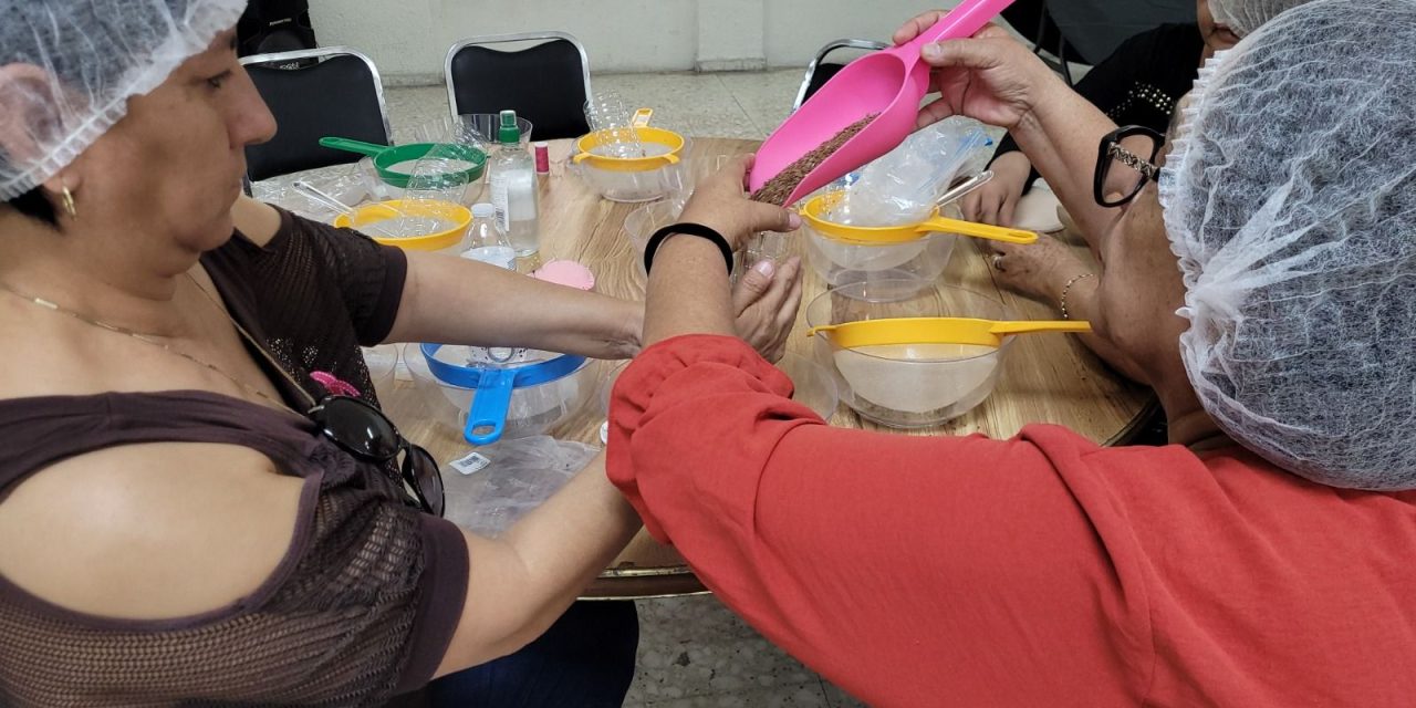 Realiza IMSS Coahuila taller de prótesis de mama