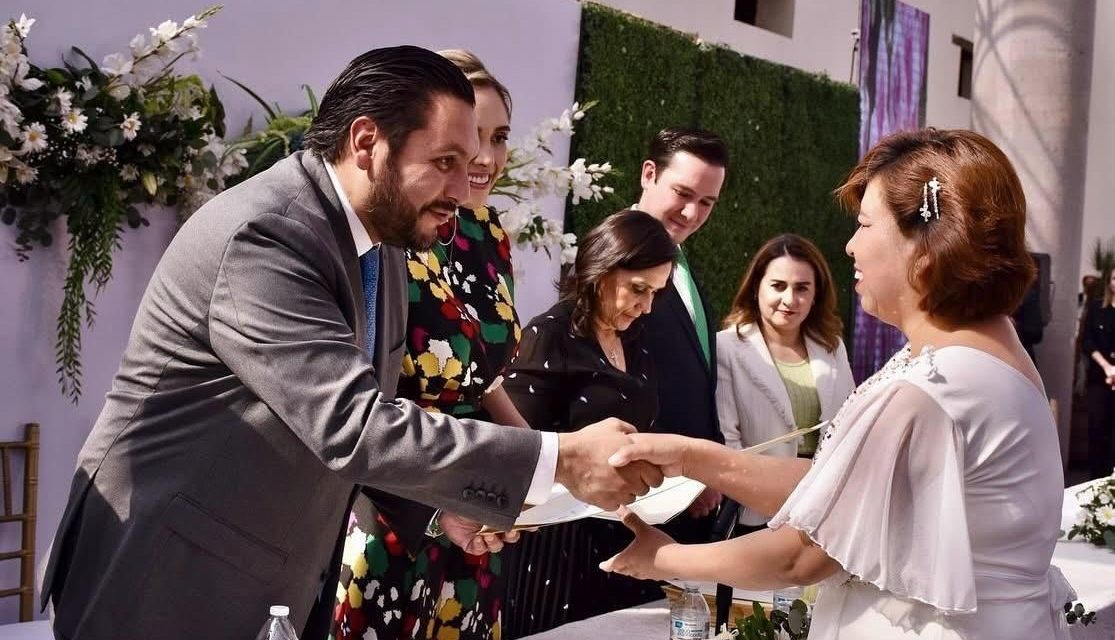 Unen sus vidas 220 parejas en bodas comunitarias en Monclova