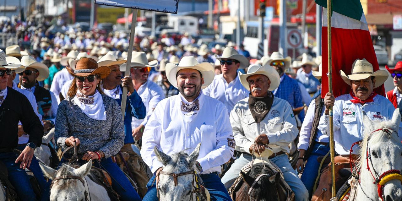 Encabeza Carlos Villarreal cabalgata en el ejido El Oro