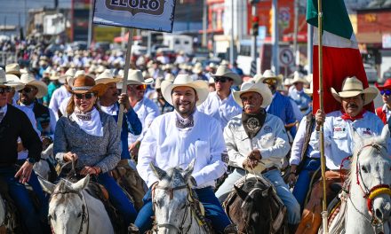 Encabeza Carlos Villarreal cabalgata en el ejido El Oro