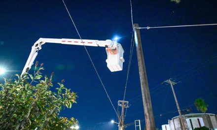 Trabaja Carlos Villarreal en mejoras del alumbrado público