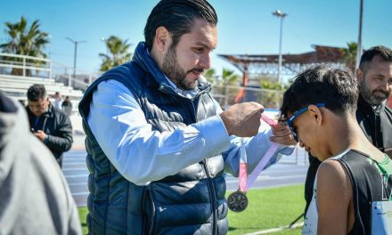 Respalda Carlos Villarreal a deportistas monclovenses