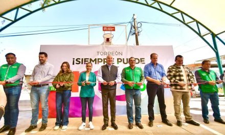 Entrega Román Cepeda techumbre en el ejido La Paz