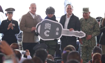 Entrega Manolo Jiménez 50 patrullas en Torreón