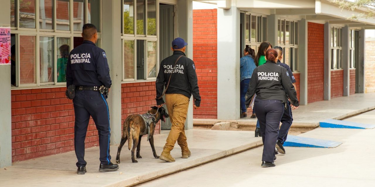 Policías de Torreón llevan pláticas para prevenir  participación de menores en delitos