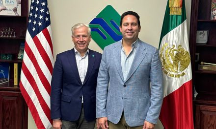 Realiza Javier Díaz gira de trabajo por Texas