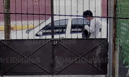 Video: Captan a hombre abandonando un recién nacido dentro de una bolsa en el Edomex