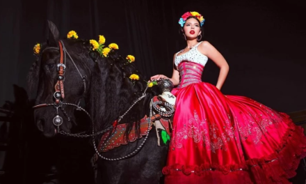 Diseñador acusa a Ángela Aguilar de no devolver vestidos de 250 mil pesos