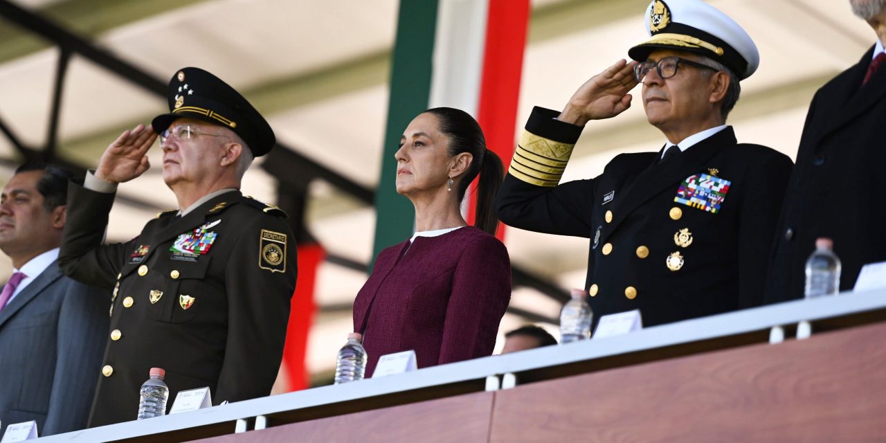 Armada de México conmemora el Día de la Bandera