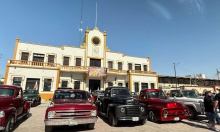 Celebran en Sabinas el Día Nacional del Auto Antiguo