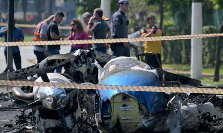 Avioneta se impacta contra un autobús en Brasil y deja dos muertos