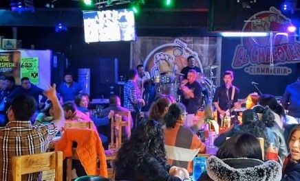 Dueño de bar en el Edomex fue atacado por un grupo de hombres con cuchillos